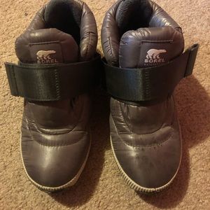 Sorel out n about puffy waterproof sneakers size 6